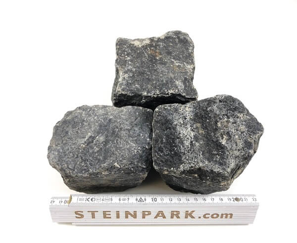 Gebrauchtes Granit Kleinpflaster anthrazit-grau unregelmäßig