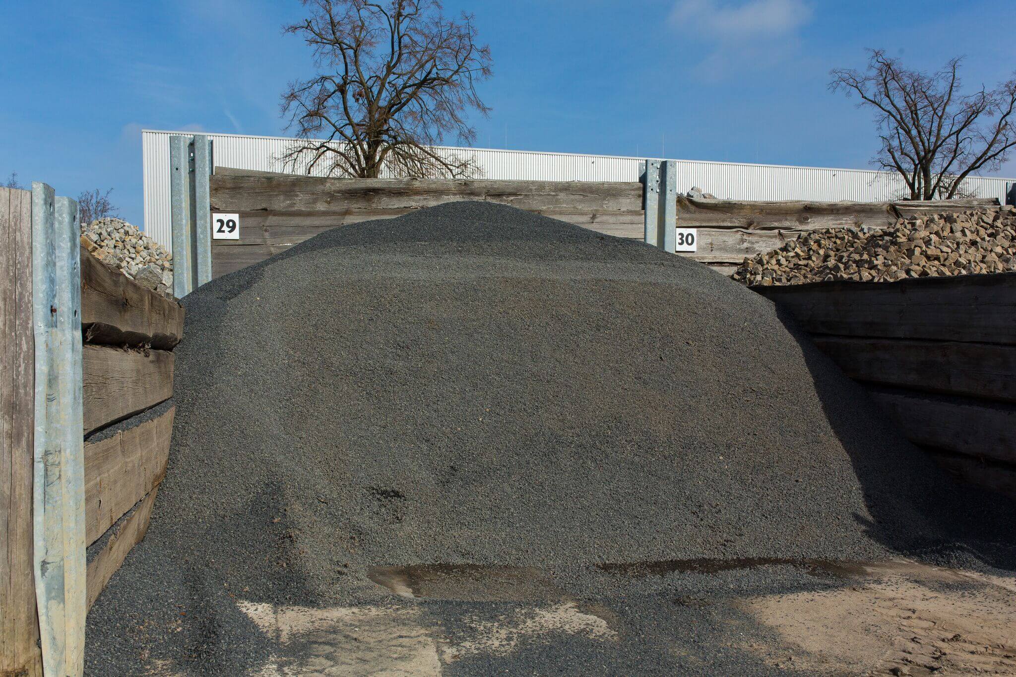 Basalt Verlegesplitt 2-5 mm schwarz 1