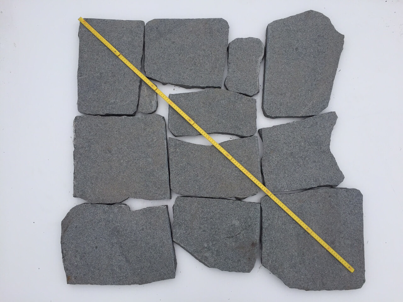 Granit Polygonalplatte dunkelgrau 3