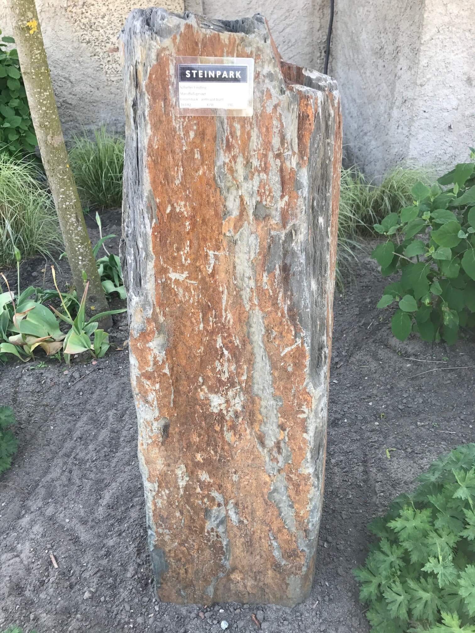 Zierfindlinge naturbelassen und bearbeitet