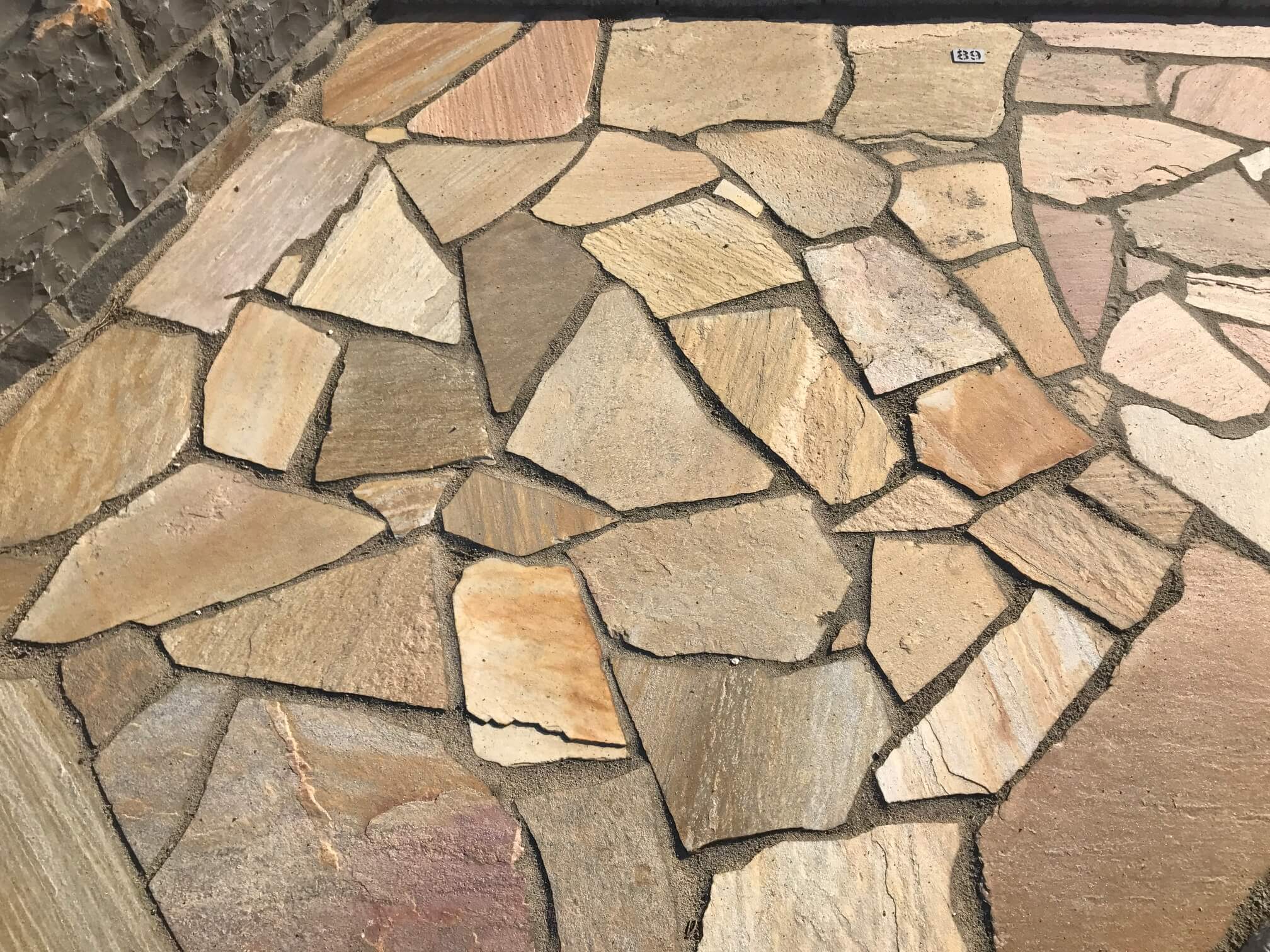 Quarzit Polygonalplatte Bahia Giant gelblich unregelmäßig gebrochen