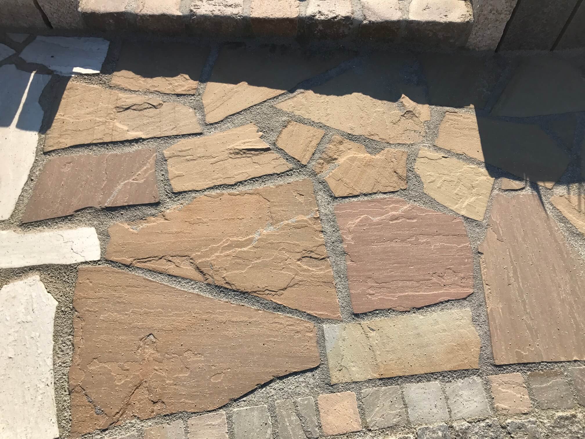 Quarz-Sandstein Polygonalplatte Toskana gelblich-rötlich-beige-bunt