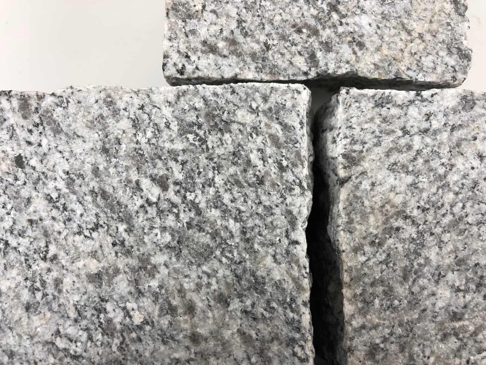 granit-kleinpflaster-10-10-8-geflammt-hellgrau (3)