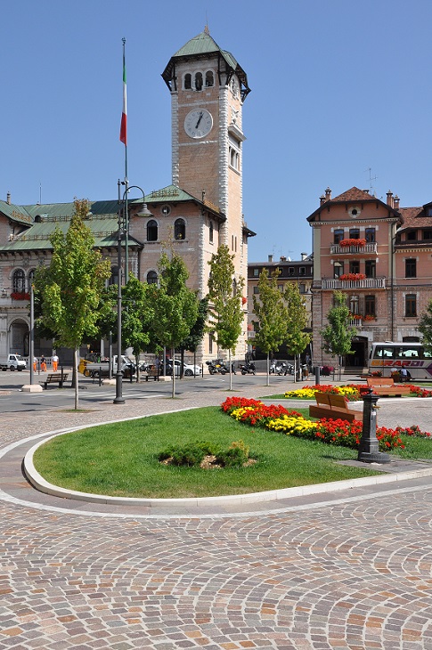 porphyr-kleinpflaster-8-11-bunt-gespalten-regelmäßig (2)