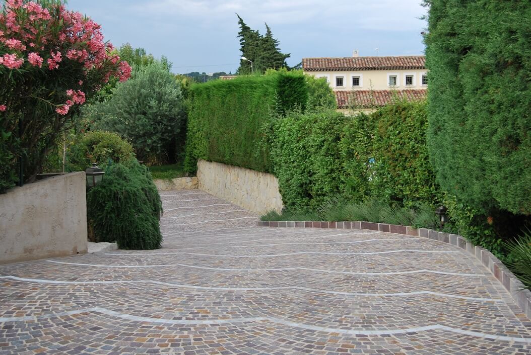 porphyr-kleinpflaster-8-11-bunt-gespalten-regelmäßig