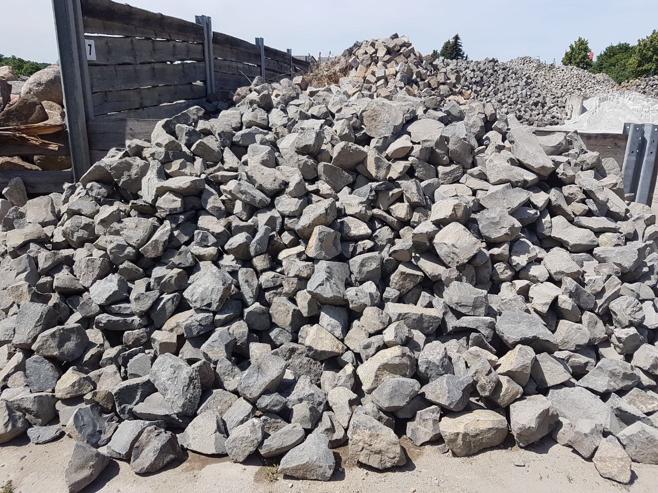 Basalt Böschungssteine