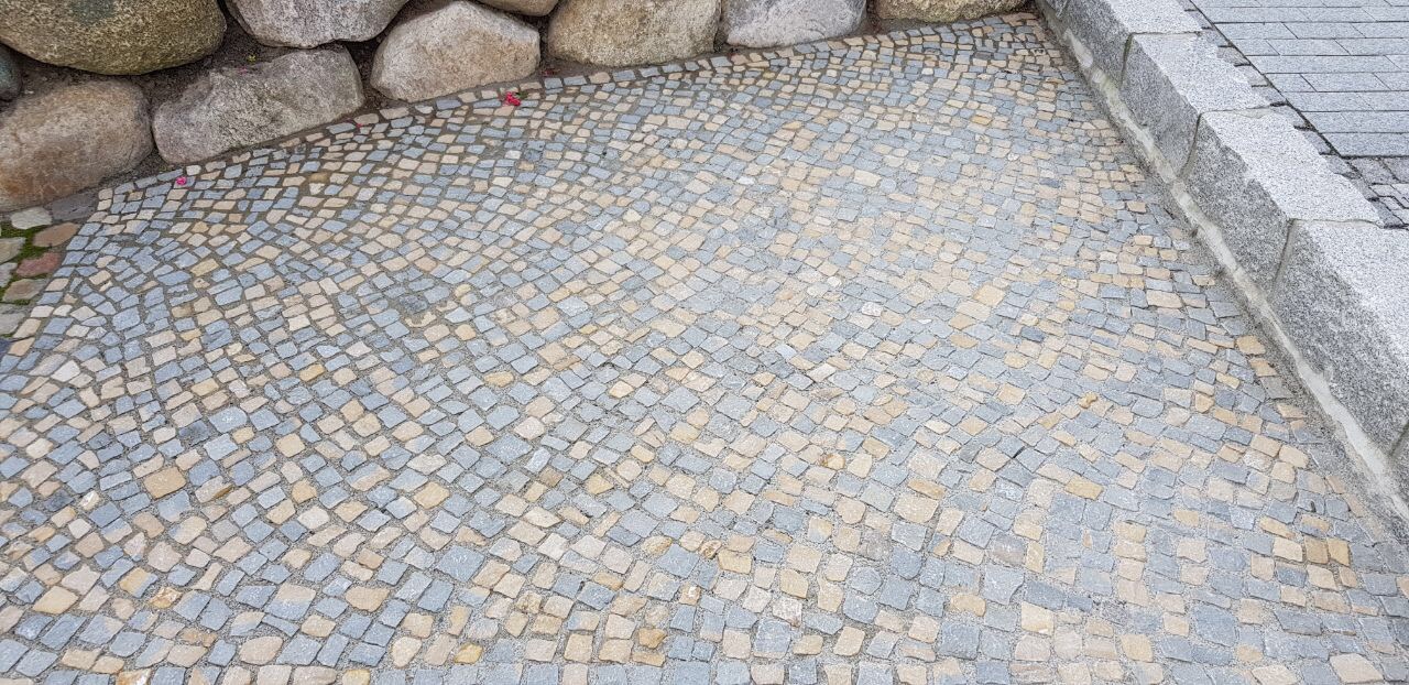 gebrauchtes sandstein mosaikpflaster gelb-grau