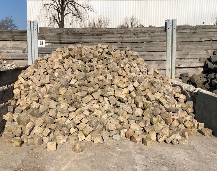 bernburger-strecker-grau-bunt-gebraucht-gespalten-box31