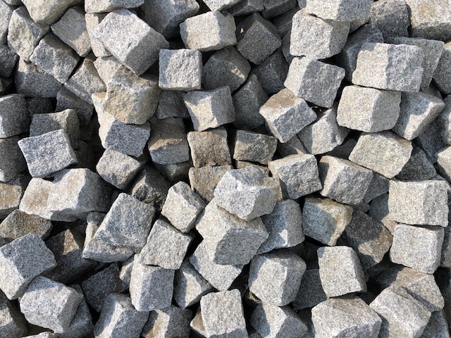 granit-kleinpflaster-neuware-feinkorn-a10-grau-gespalten (2)