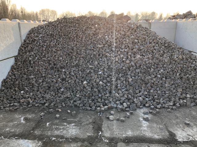 mosaikpflaster-boxA21-bernburger-3-5cm-gespalten-grau (2)