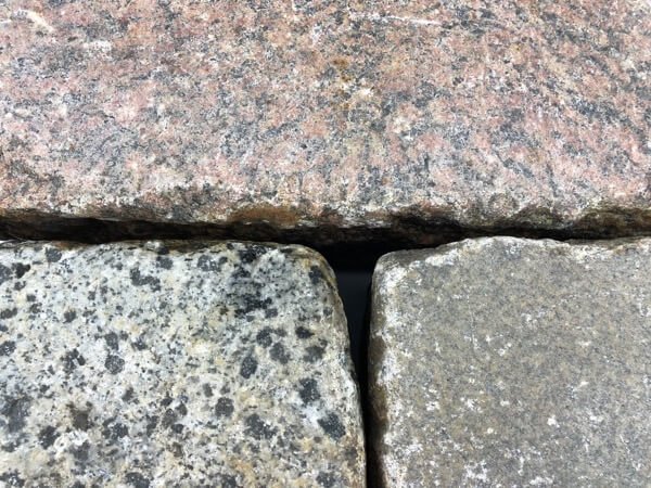 granit-großpflaster-gebraucht-rot-bunt-reihenpflaster-box50 (2)