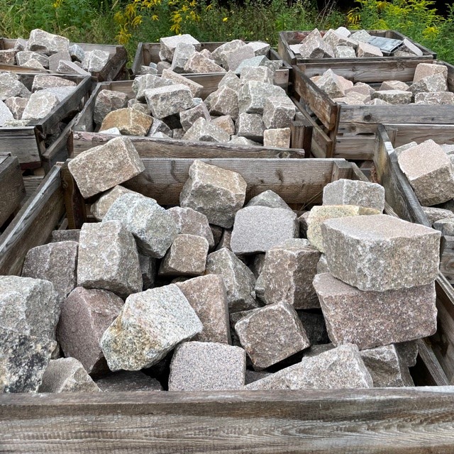 granit-pflasterplatte-rot-bunt-12cm