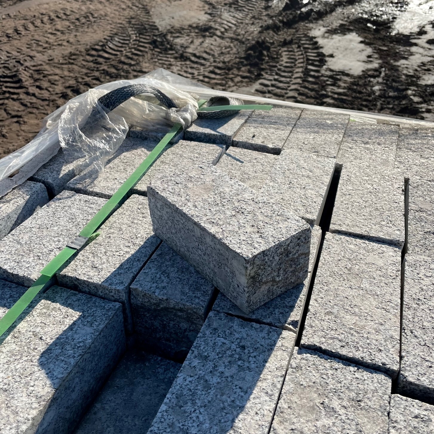 granit-pflasterstein-20-10-8-hellgrau-geflammt-3