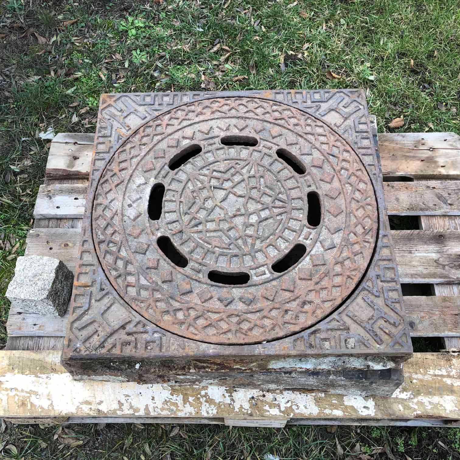 Historischer Schachtdeckel