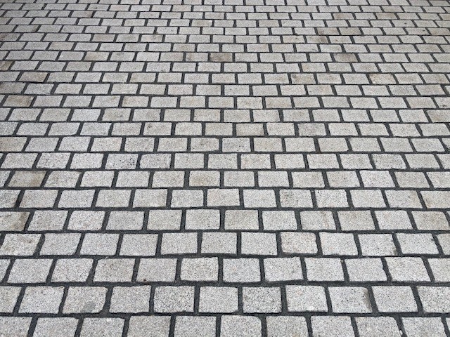 edelpflaster-granit-gesägt-grau