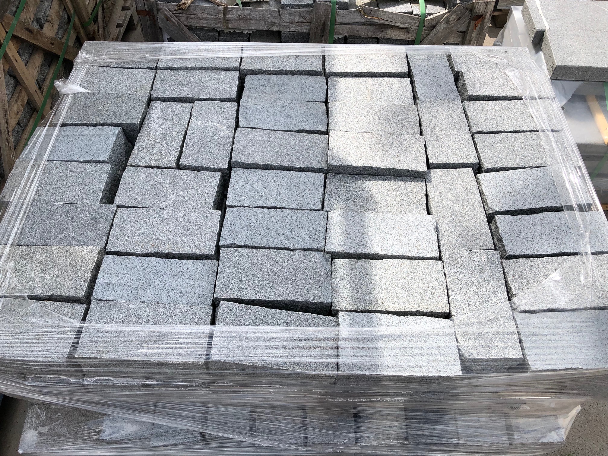 granit-edelkleinsteinpflaster-20x10x8-dunkelgrau