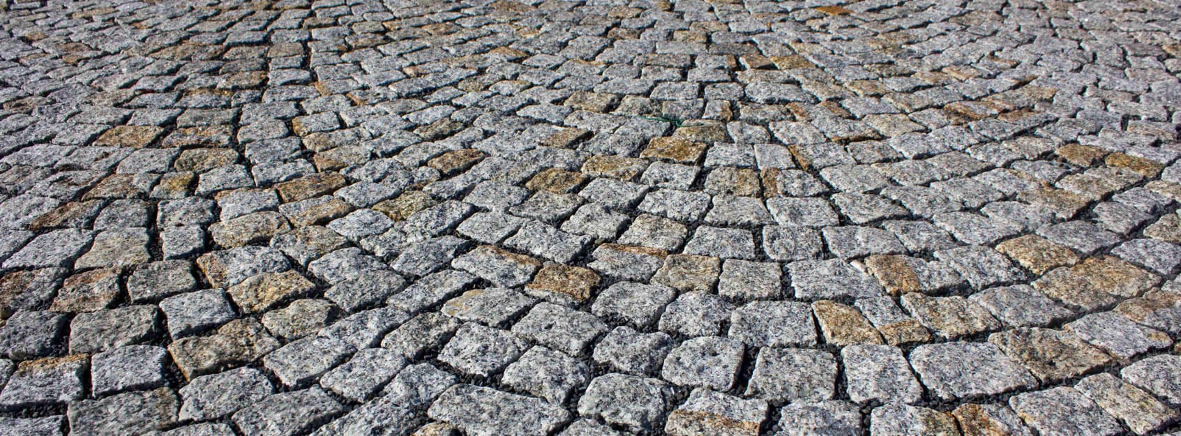 Kleinpflaster aus Granit und Basalt