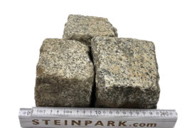 Kleinpflaster 8-11 cm gebraucht Granit reihenfähig überwiegend grau Kleinpflaster 8-11 cm gebraucht Granit reihenfähig überwiegend grau