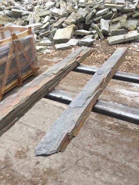 schiefer-stele-bunt2