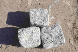Neues Granit Kleinpflaster 8-11 cm Mittelkorn grau getrommelt Neues Granit Kleinpflaster 8-11 cm Mittelkorn grau getrommelt