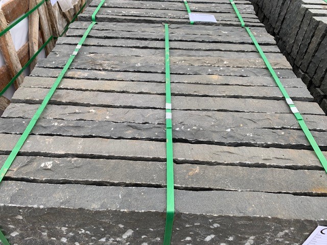 basalt-kantenstein-6x20x100-allseitig-gespalten-anthrazit2