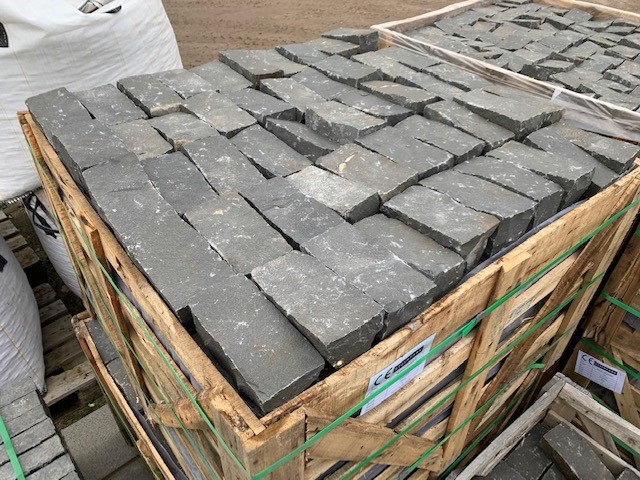 basalt-kleinpflaster-20-10-gespalten