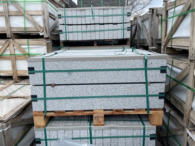 granit-kantenstein-6x25x100-geflammt