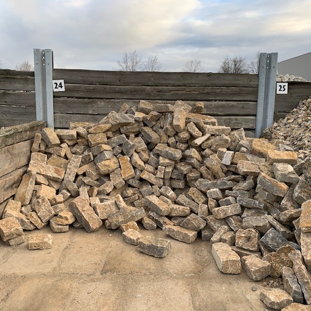 Muschelkalk Mauerwerk 8-15×15-20×20-50 cm maschinengespalten