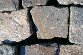 Gebrauchtes Tephrit / Porphyr Kleinpflaster 8-12 cm unregelmäßig Gebrauchtes Tephrit / Porphyr Kleinpflaster 8-12 cm unregelmäßig