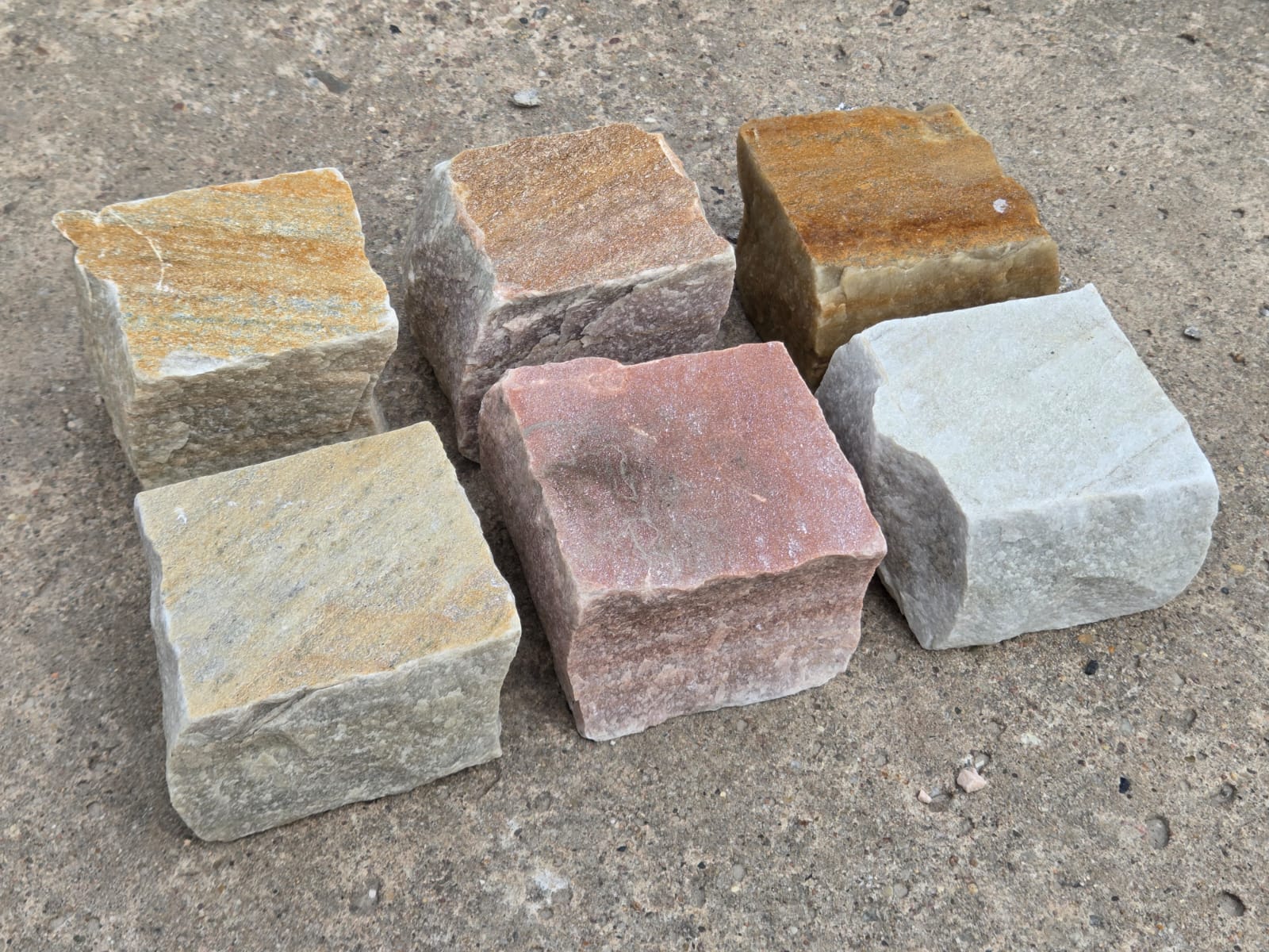 Quarzit Kleinpflaster Bahia 8-10 cm gespalten gelb-bunt