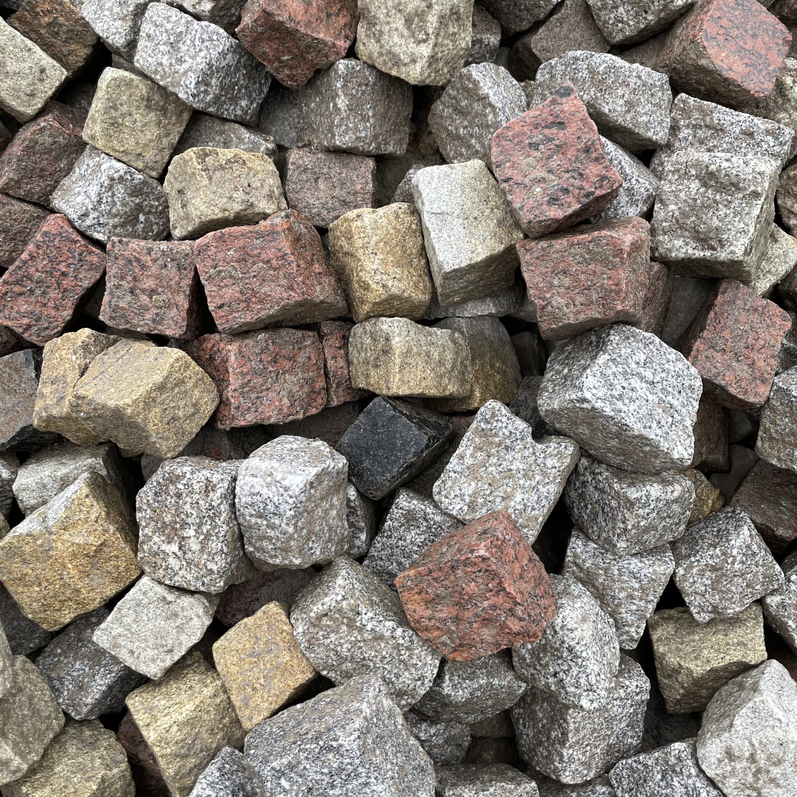 Granit/Basalt Kleinpflaster 8-11 cm rot-gelb-anthrazit-grau