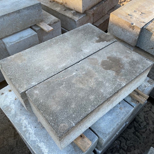 Historische Blockstufe gebraucht