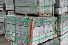 Granit Leistenstein Daba 8×30 cm grau allseitig gesägt & obere Längskante geflammt Granit Leistenstein Daba 8×30 cm grau allseitig gesägt & obere Längskante geflammt