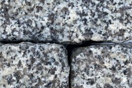 Neues Granit Großpflaster 15-17 cm hellgrau Mittel-Grobkorn Neues Granit Großpflaster 15-17 cm hellgrau Mittel-Grobkorn