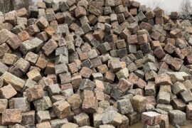 Gebrauchtes Granit Großpflaster 15-25 cm Reihenpflaster rot-bunt Gebrauchtes Granit Großpflaster 15-25 cm Reihenpflaster rot-bunt