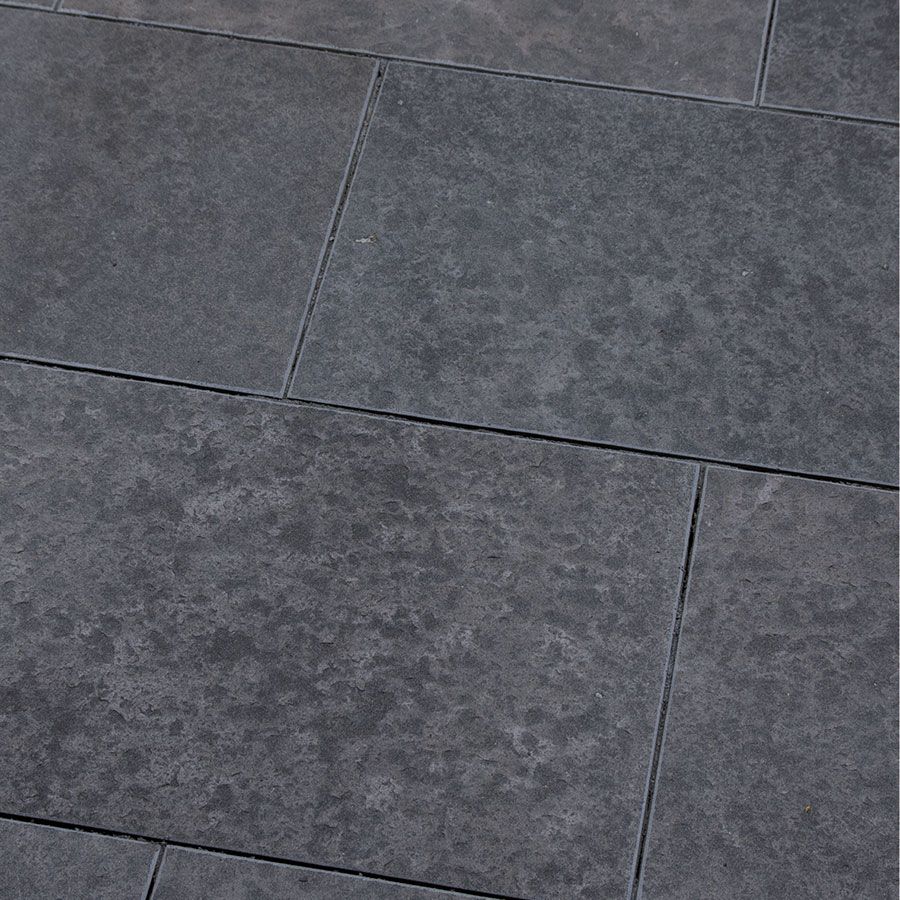 Basalt Terrassenplatte Mekong Black 60x60x3 cm anthrazit-schwarz