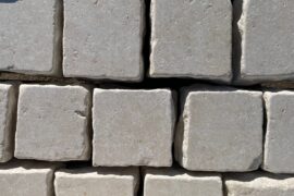 Kalkstein Kleinsteinpflaster Catrina 10x10x8 cm gelblich-cremebeige Kalkstein Kleinsteinpflaster Catrina 10x10x8 cm gelblich-cremebeige