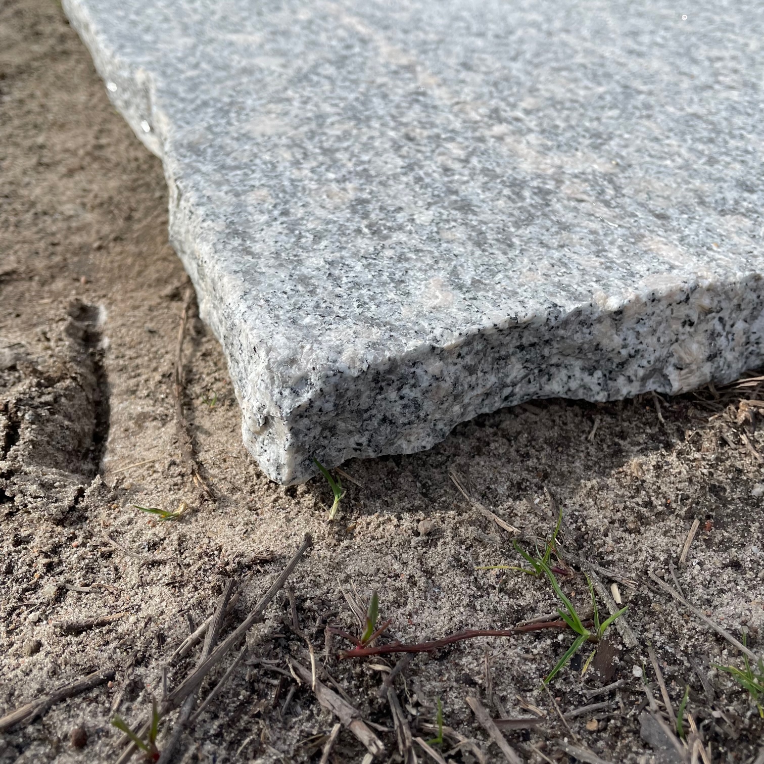 Granit-terrassenplatte-oldschool-40er-Bahnenware-2