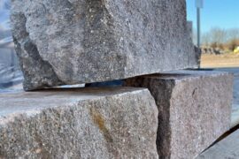 Porphyr Mauerstein Trient ca. 10-20×15-20×20-45 cm rot-braun-bunt Porphyr Mauerstein Trient ca. 10-20×15-20×20-45 cm rot-braun-bunt