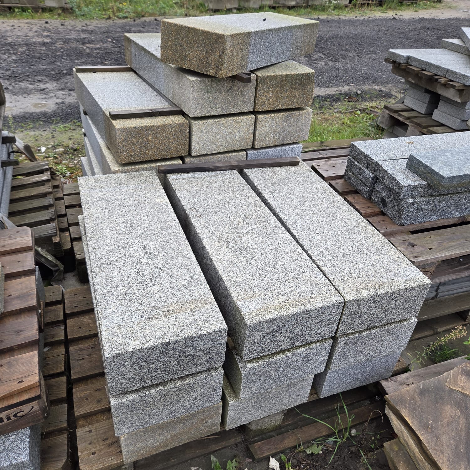 Granit Blockstufe Daba-T 15x35x100 cm hellgrau