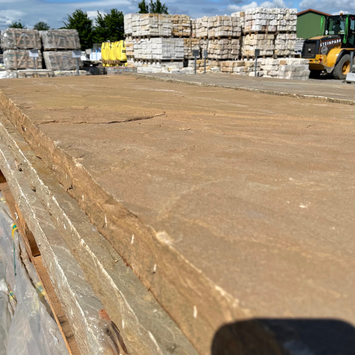 quarz-sandstein-sichtschutzstele-3