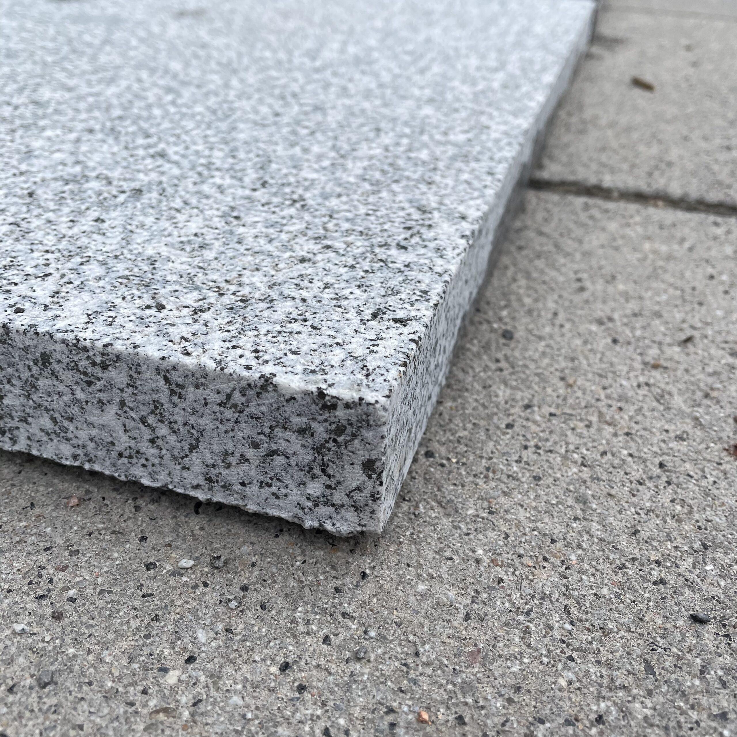 Granit Terrassenplatte Daba-T 60x40x3 cm hellgrau