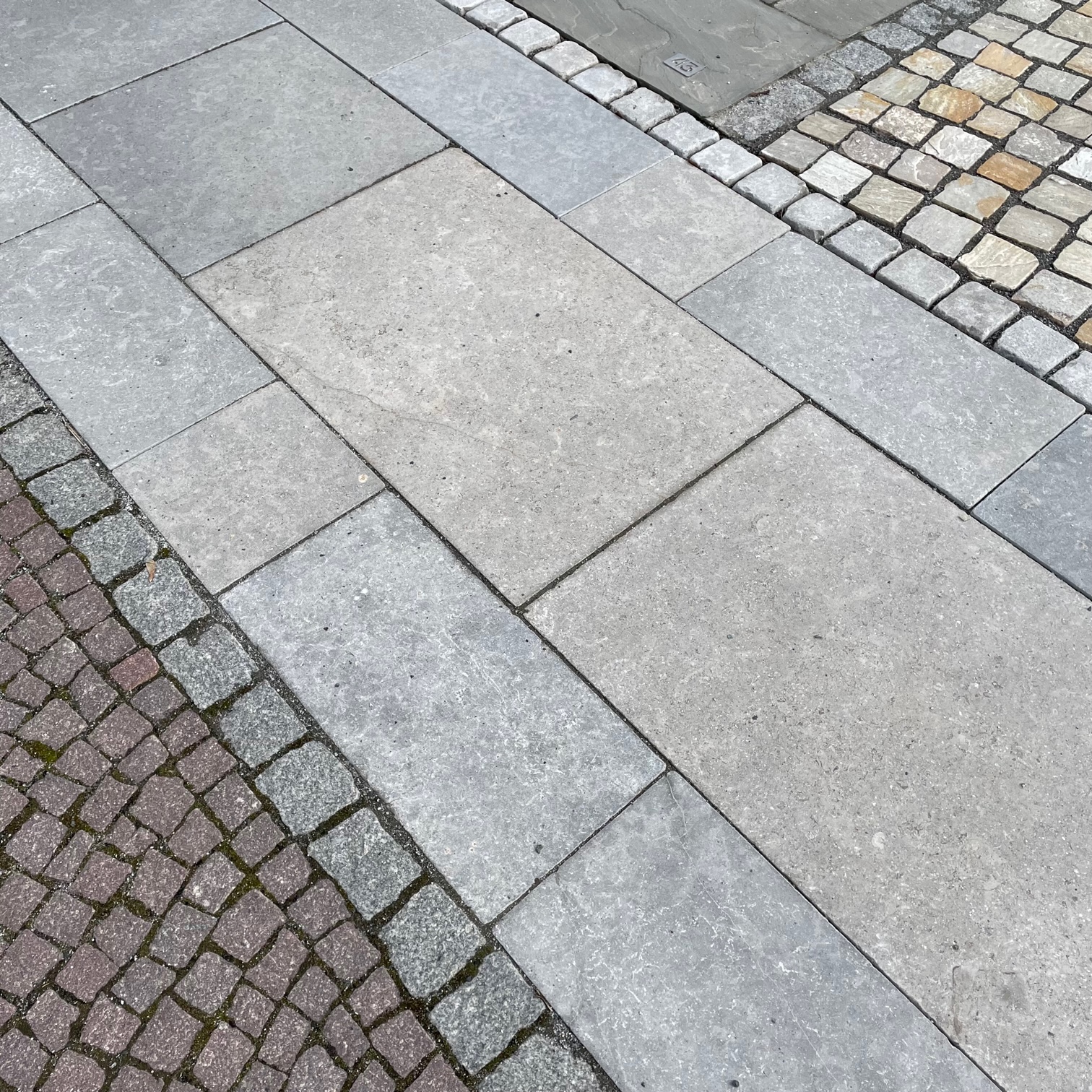 Kalkstein Terrassenplatte Alexandria 60x40x3 cm grau-dunkel