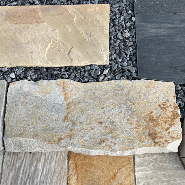 quarzit-blockstufe-gelb