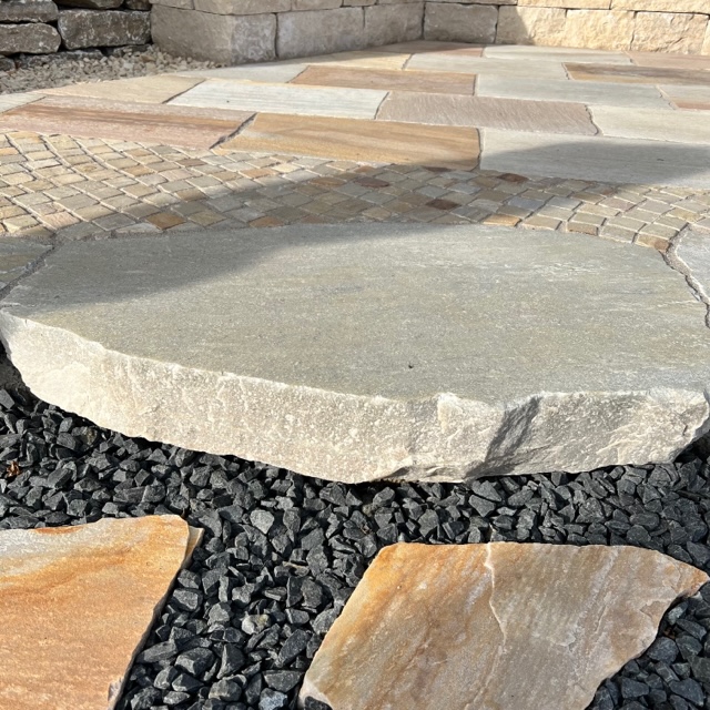 polygonalplatte-stufe-quarzit