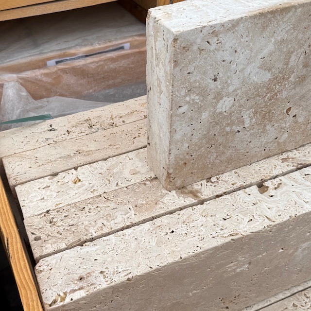 Kantenstein-Crema-gesägt-getrommelt-3