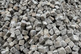 Gebrauchtes Granit Kleinpflaster 8-11 cm überwiegend grau Gebrauchtes Granit Kleinpflaster 8-11 cm überwiegend grau