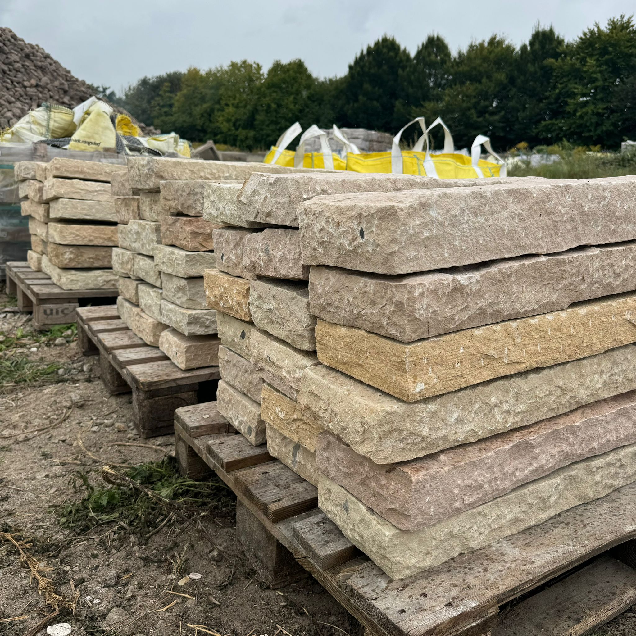 Quarz-Sand Kantenstein Golden Sun 7-9x20x100 cm mint-grün-gelb