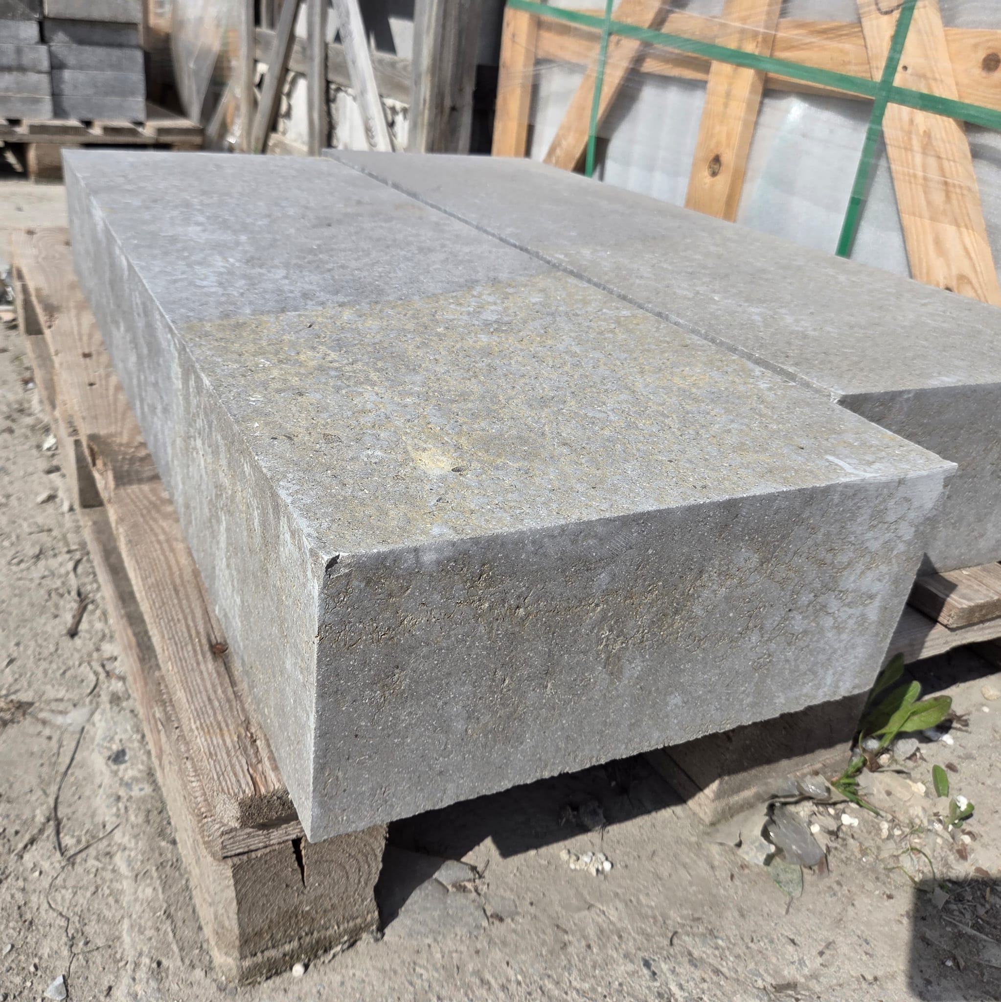 Kalkstein Blockstufe Alexandria 15x35x100 cm grau-dunkel