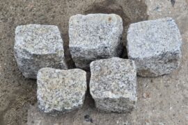 Gebrauchtes Granit Kleinpflaster 8-11 cm überwiegend grau Gebrauchtes Granit Kleinpflaster 8-11 cm überwiegend grau